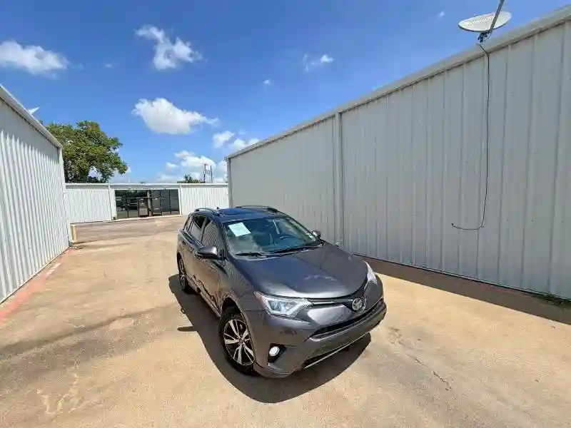 JTMWFREV8HJ711890 2017 TOYOTA RAV4-0