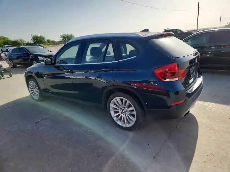 WBAVM1C52FVZ93761 2015 BMW X1-1