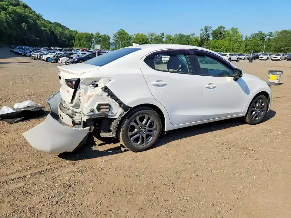 3MYDLBYV6KY520590 2019 TOYOTA YARIS-2