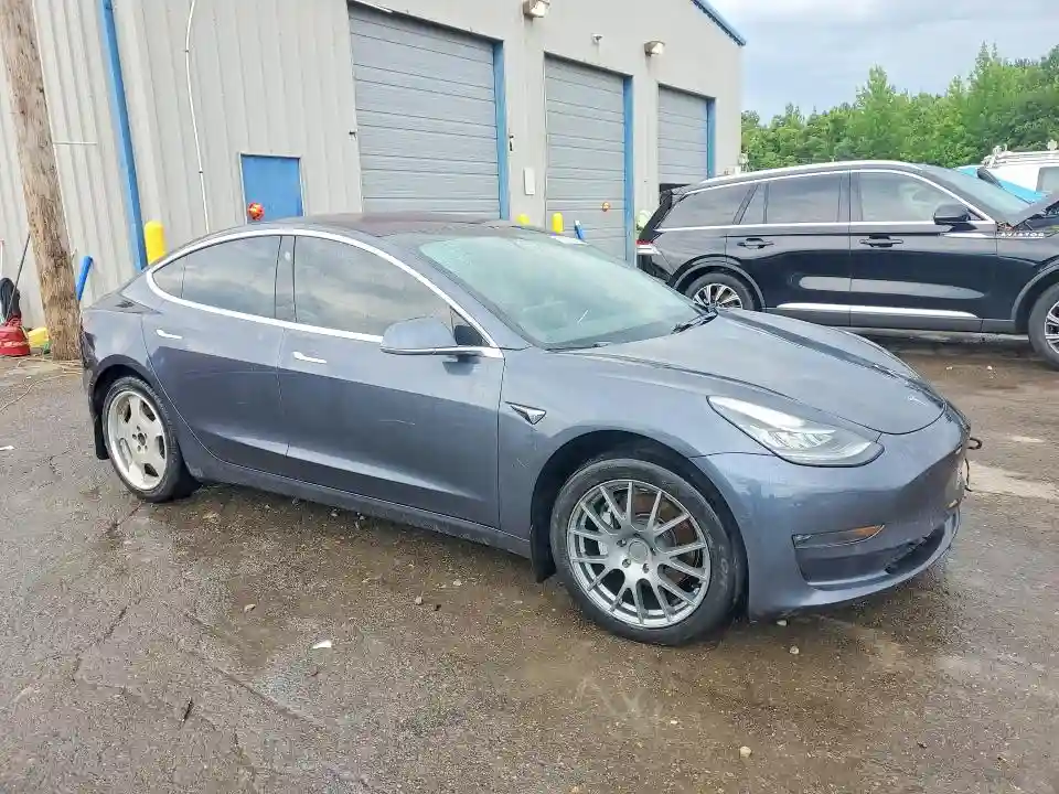 5YJ3E1EA4JF032023 2018 TESLA MODEL 3-3