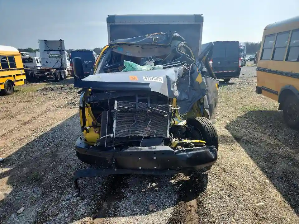 1GD07RFF8H1902389 2017 GMC SAVANA-4