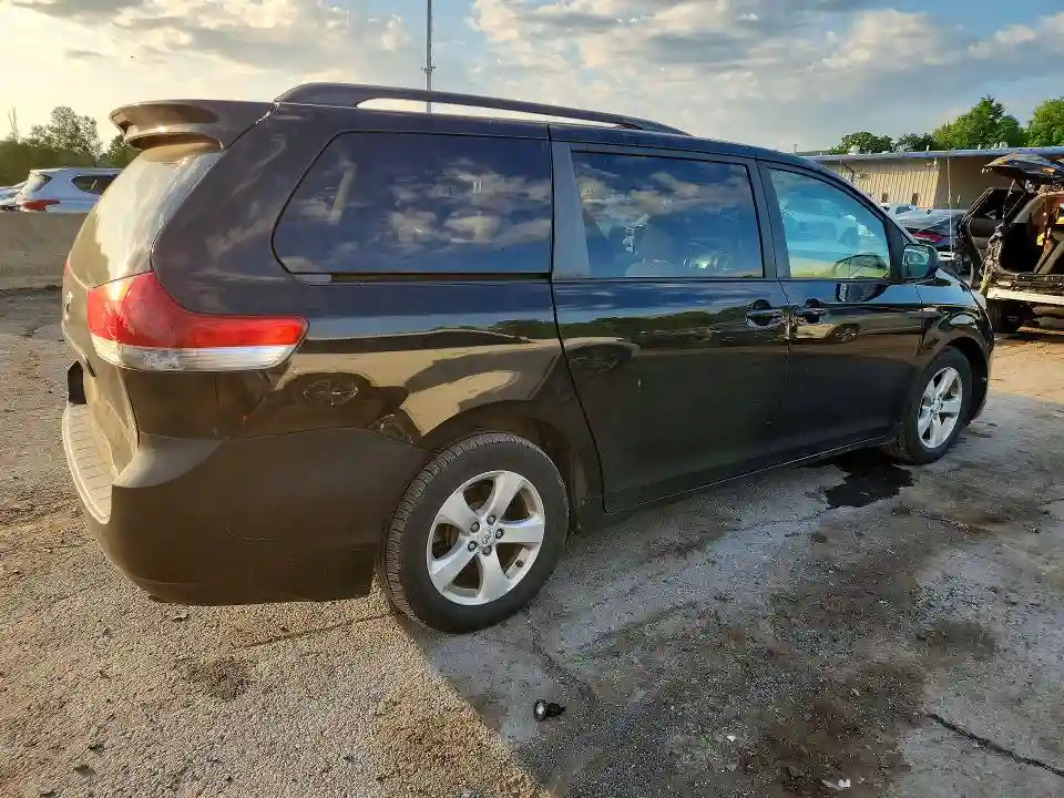 5TDKK3DC8BS094136 2011 TOYOTA SIENNA-2