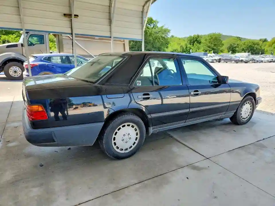 WDBEA30DXHA402295 1987 MERCEDES-BENZ 300-CLASS-2