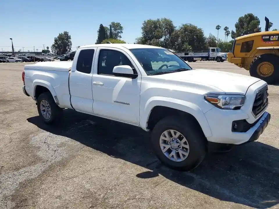 5TFSZ5AN8JX123088 2018 TOYOTA TACOMA-3