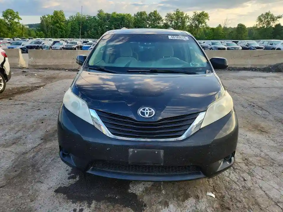 5TDKK3DC8BS094136 2011 TOYOTA SIENNA-4