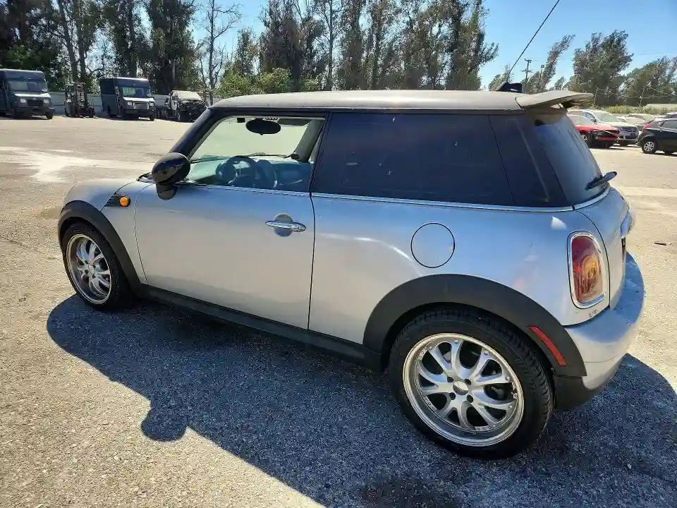 WMWMF3C50ATZ64264 2010 MINI COOPER-1