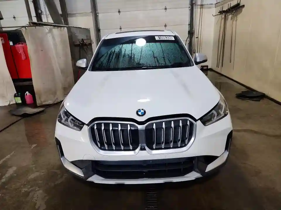 WBX73EF08R5Z38941 2024 BMW X1-4