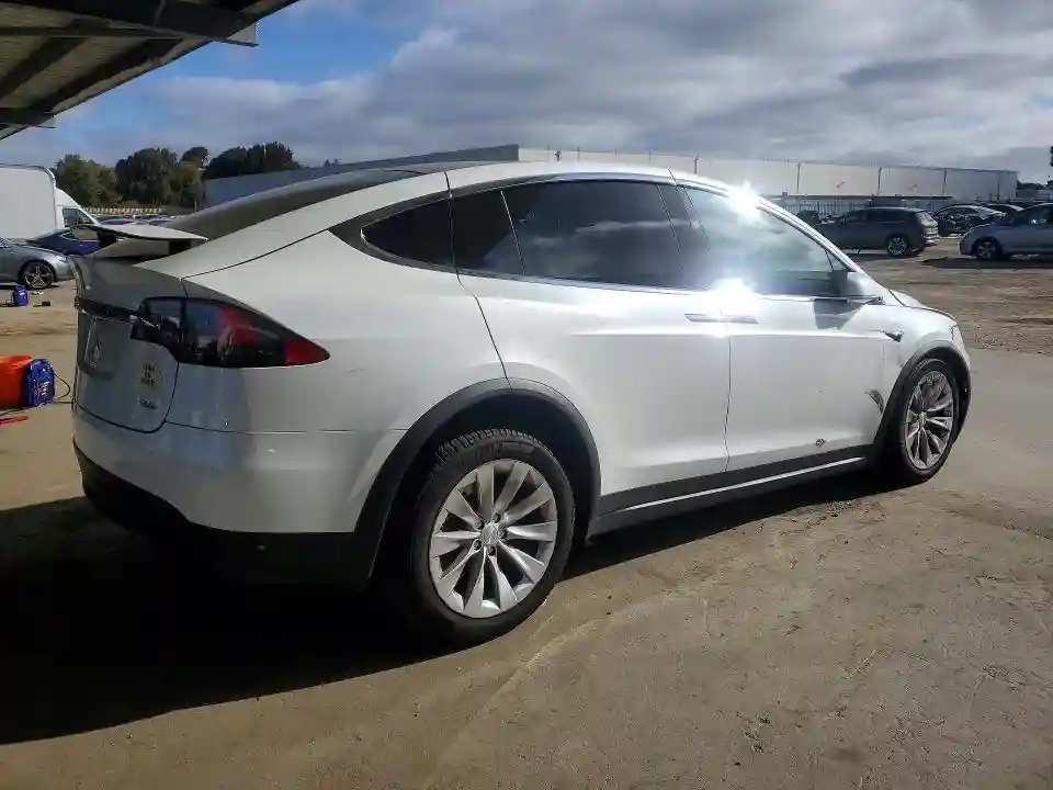 5YJXCBE28JF141476 2018 TESLA MODEL X-2