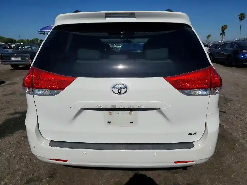 5TDYK3DC8ES422136 2014 TOYOTA SIENNA-5