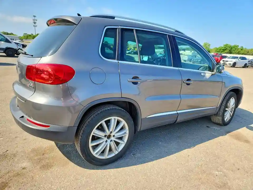 WVGBV7AX0GW507501 2016 VOLKSWAGEN TIGUAN-2
