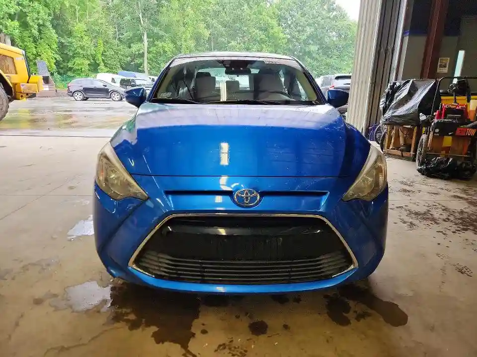 3MYDLBYV0HY163805 2017 TOYOTA YARIS-4