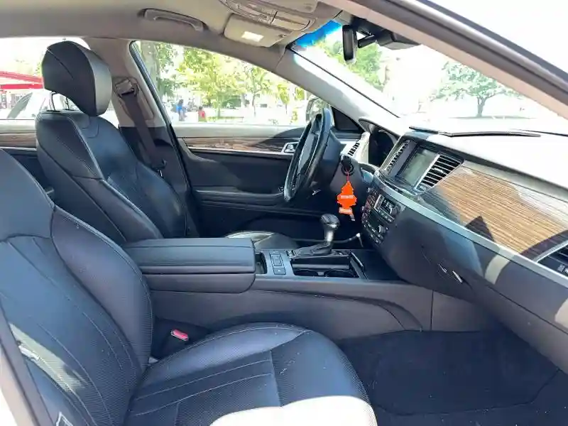 KMHGN4JE4JU250106 2018 GENESIS G80-4