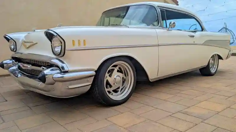 VC57K102611 1957 CHEV BEL AIR-1