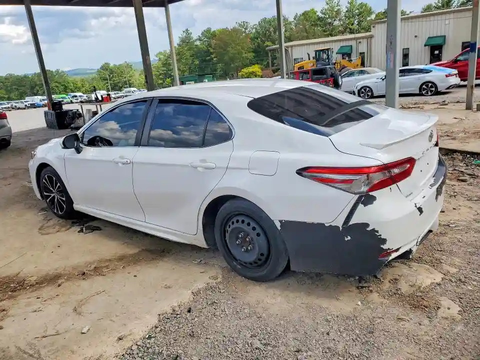 4T1B11HK2JU085785 2018 TOYOTA CAMRY-1