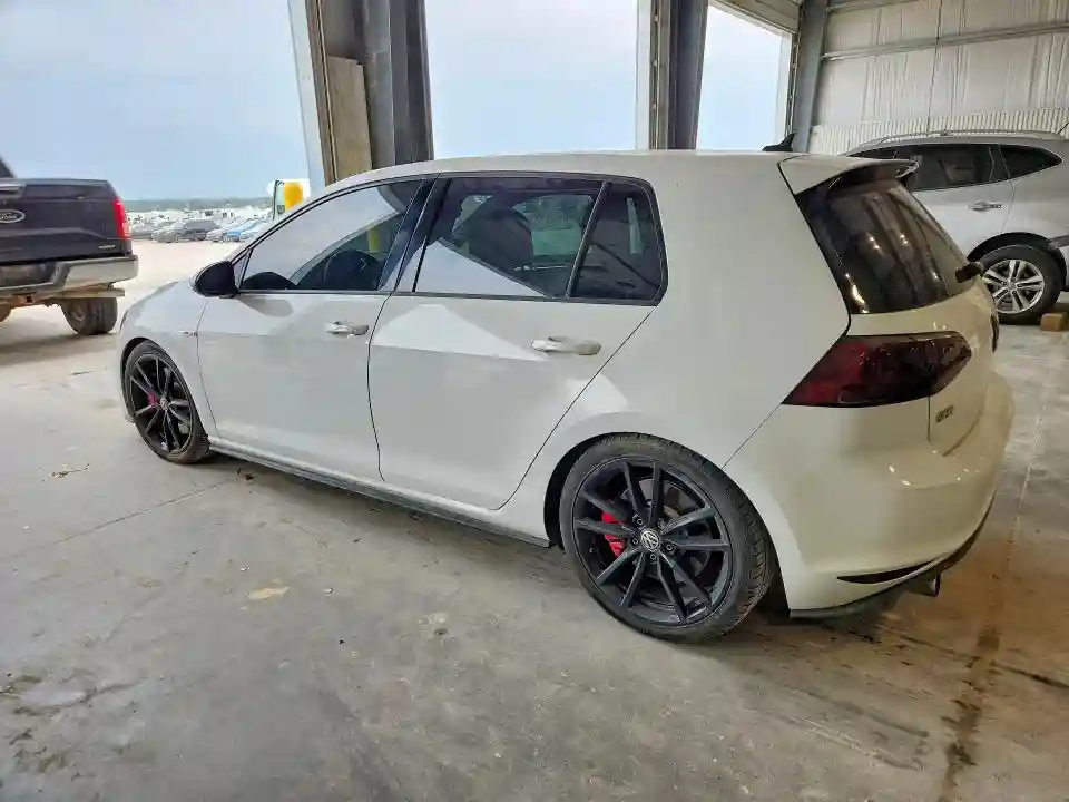 3VW547AU6GM051043 2016 VOLKSWAGEN GTI-1