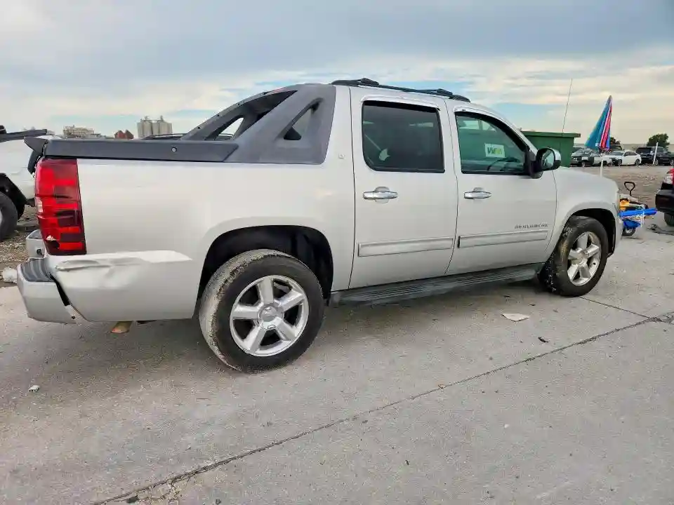 3GNMCFE06BG178599 2011 CHEVROLET AVALANCHE-2