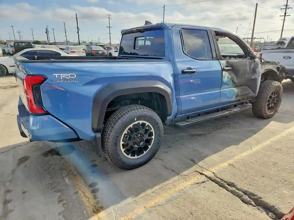 3TYLC5LN7TT059156 2026 TOYOTA TACOMA-2