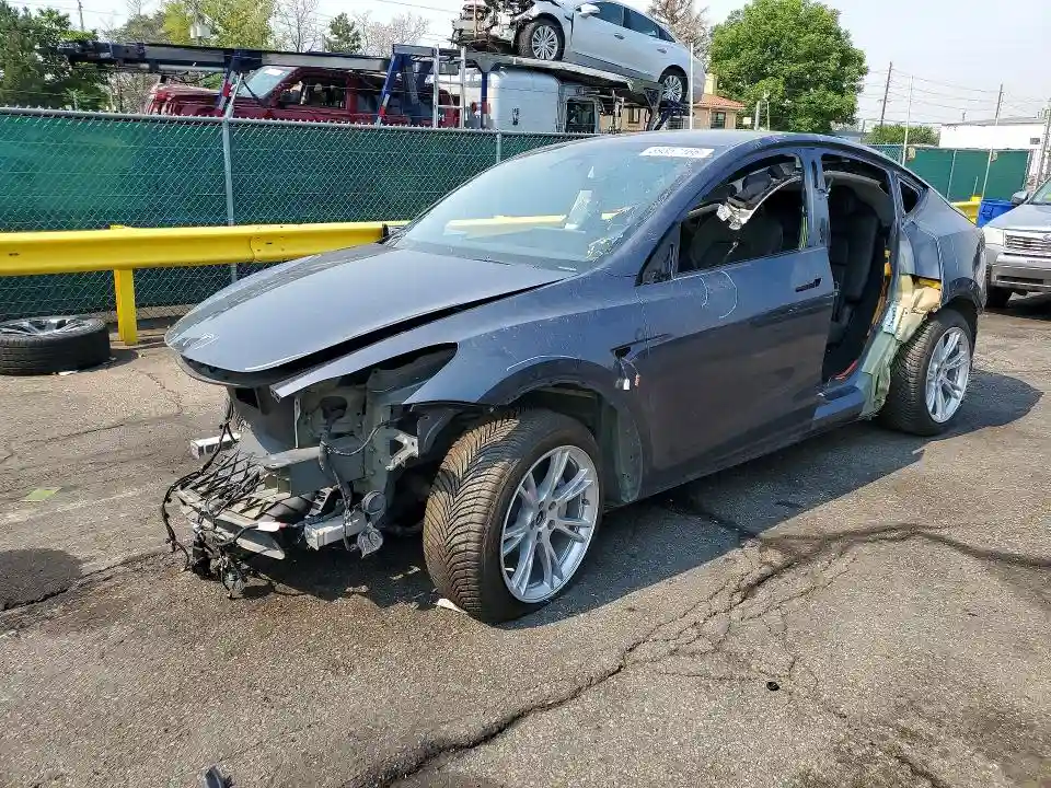 7SAYGDEF4PA049300 2023 TESLA MODEL Y-0