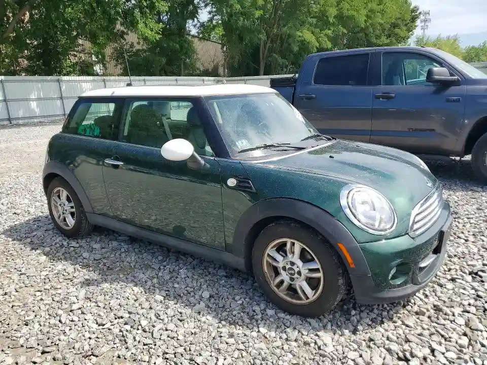 WMWSU3C53BT098400 2011 MINI COOPER-3