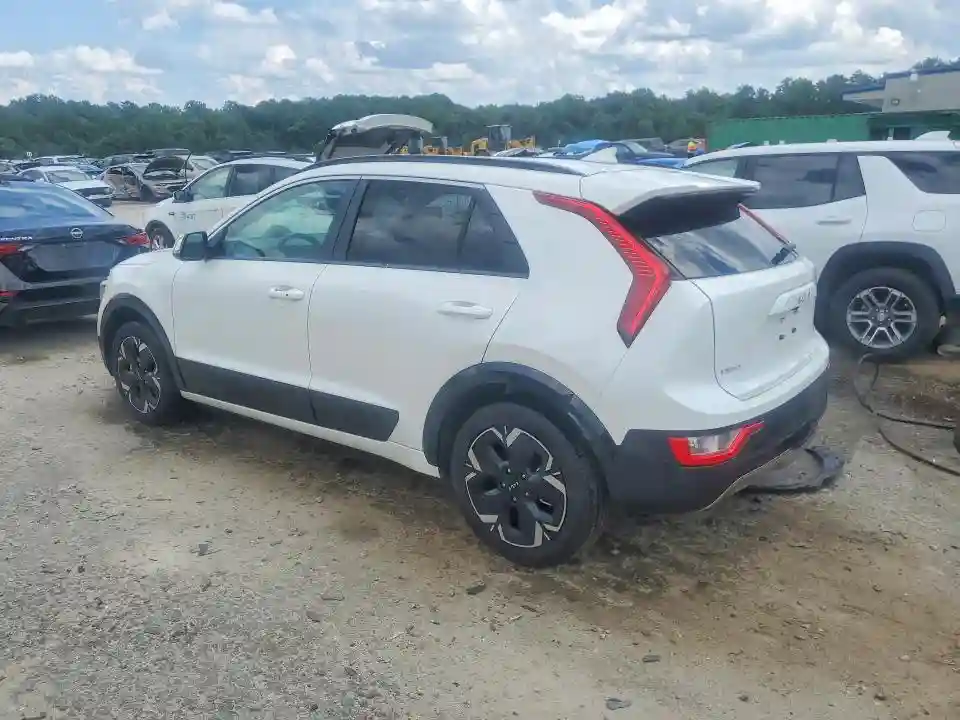 KNDCR3L19R5105998 2024 KIA NIRO-1