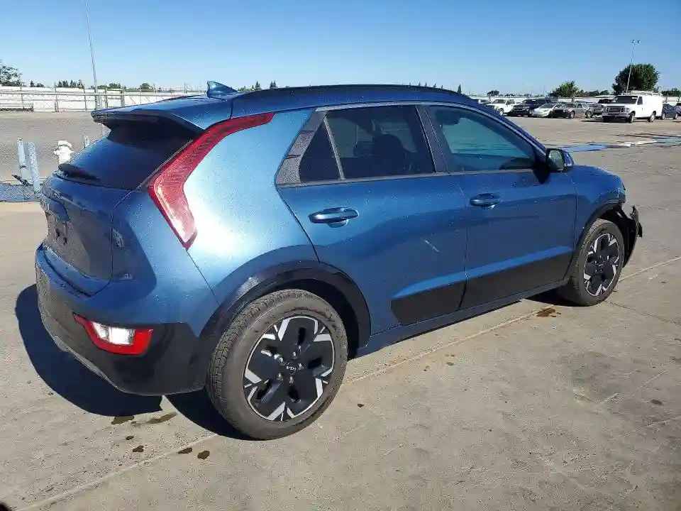 KNDCR3L19P5036419 2023 KIA NIRO-2