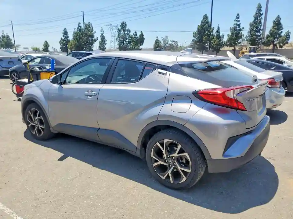 NMTKHMBX2JR001022 2018 TOYOTA C-HR-1