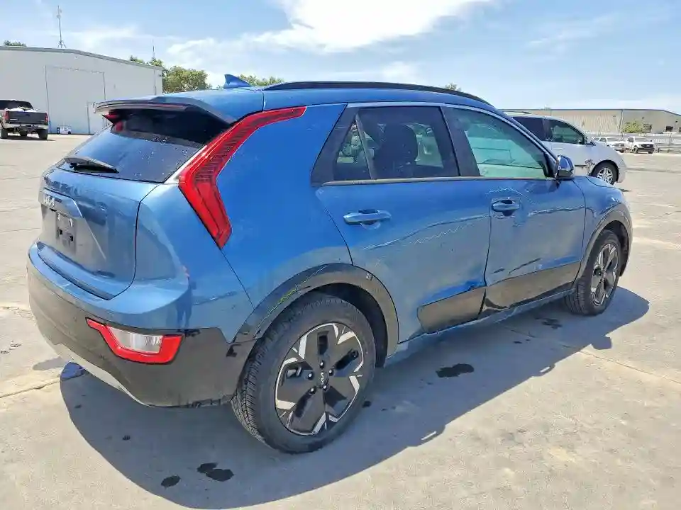 KNDCR3L10P5045834 2023 KIA NIRO-2