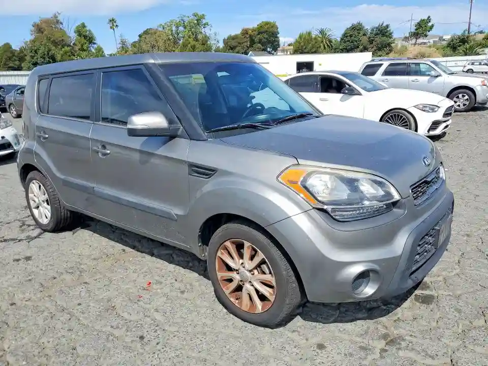 KNDJT2A68D7575647 2013 KIA SOUL-3
