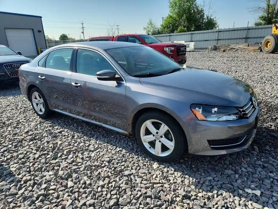 1VWBH7A30DC028126 2013 VOLKSWAGEN PASSAT-3
