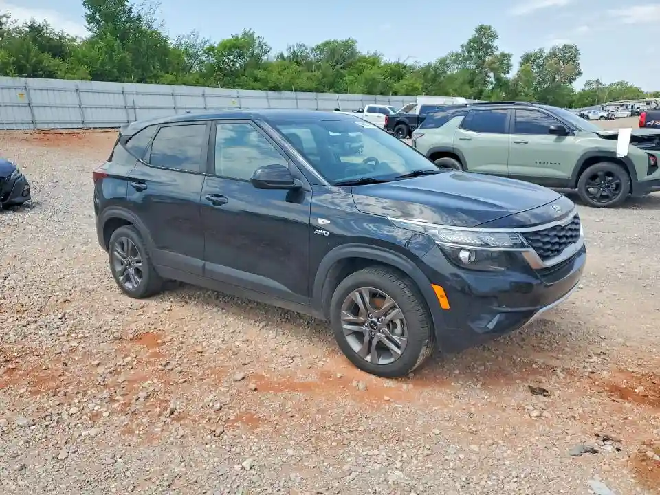 KNDEPCAA5M7058922 2021 KIA SELTOS-3