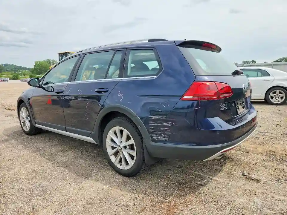 3VWH17AU1HM538786 2017 VOLKSWAGEN GOLF-1