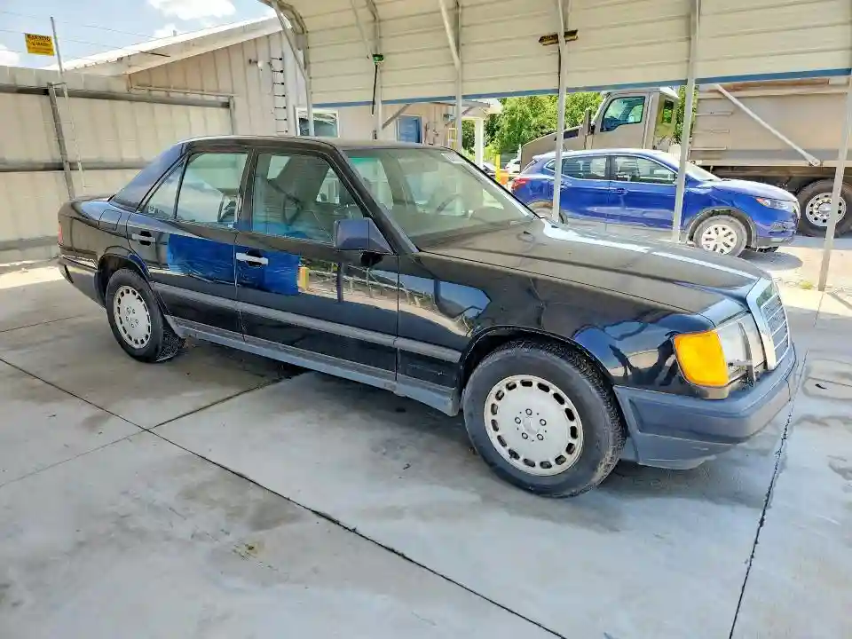 WDBEA30DXHA402295 1987 MERCEDES-BENZ 300-CLASS-3