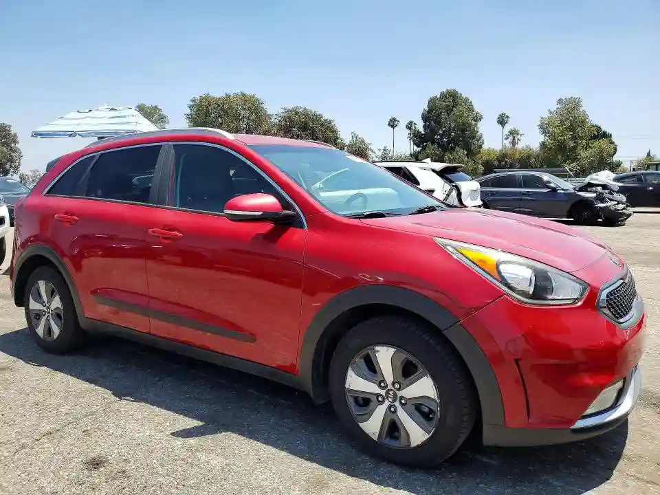 KNDCC3LC8J5128390 2018 KIA NIRO-3