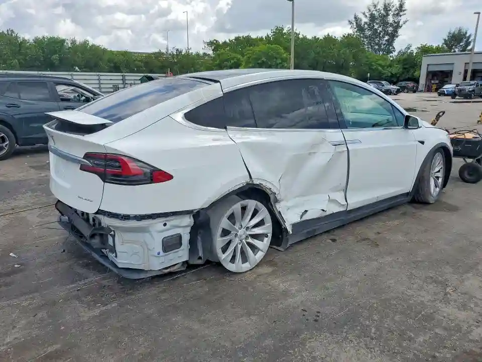 5YJXCBE21MF322567 2021 TESLA MODEL X-2