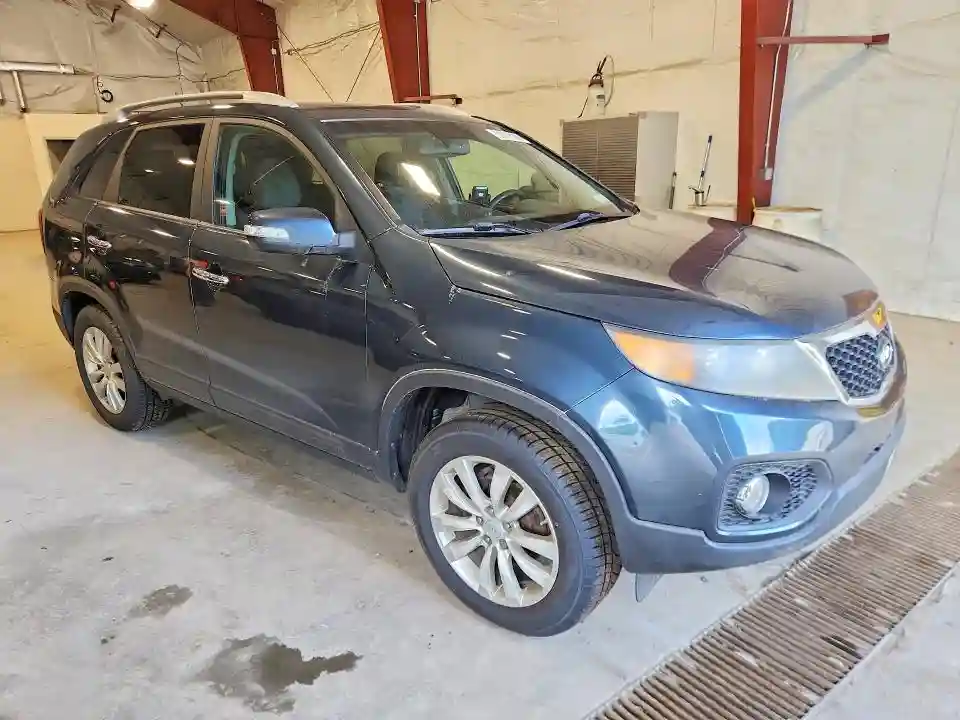 5XYKT4A26BG119885 2011 KIA SORENTO-3