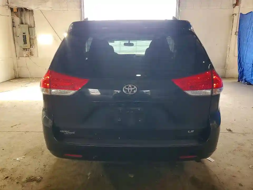 5TDKK3DCXBS152568 2011 TOYOTA SIENNA-5