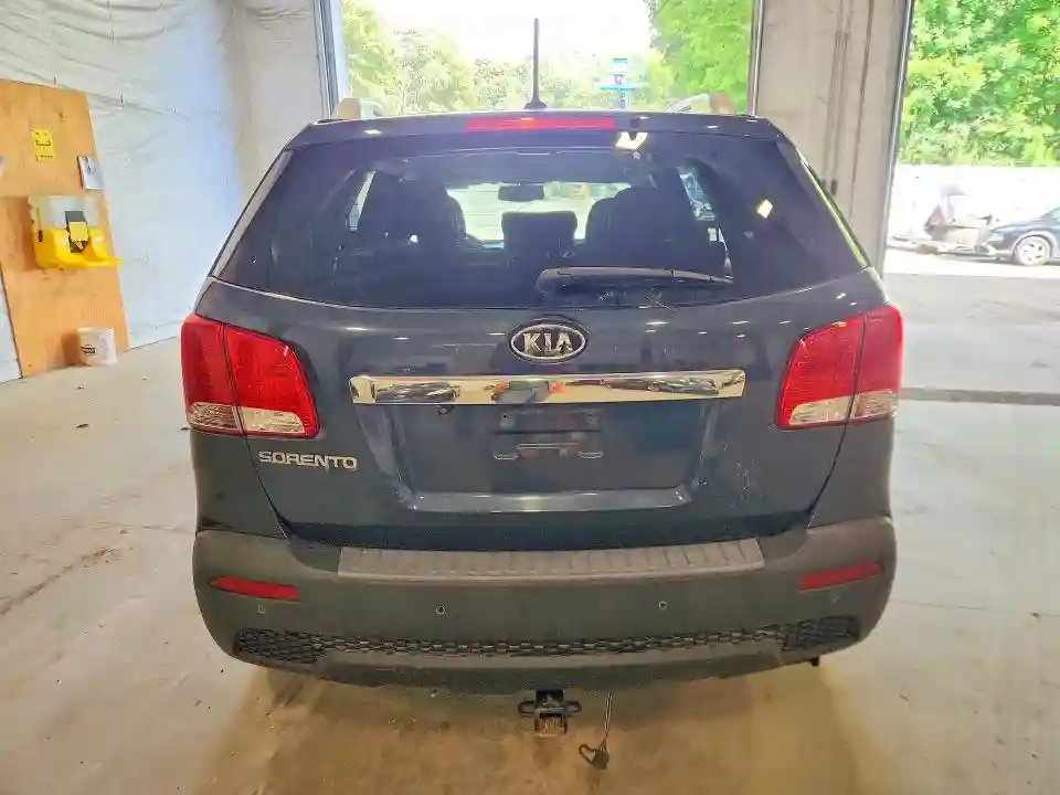 5XYKT4A26BG119885 2011 KIA SORENTO-5