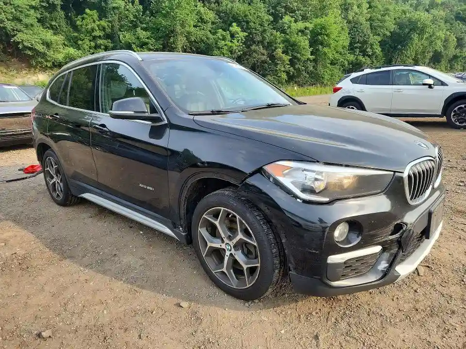 WBXHT3C32J5F90813 2018 BMW X1-3