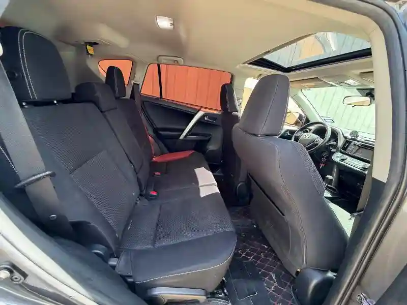 JTMWFREV8HJ711890 2017 TOYOTA RAV4-5
