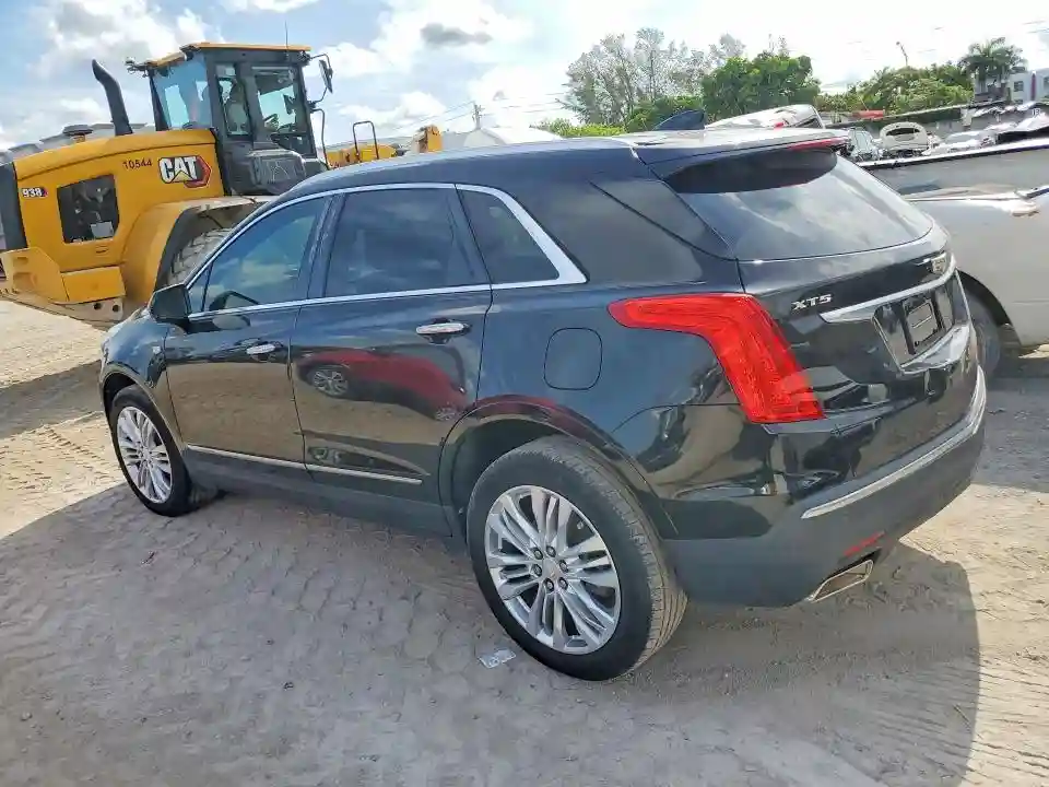 1GYKNCRS8HZ112031 2017 CADILLAC XT5-1