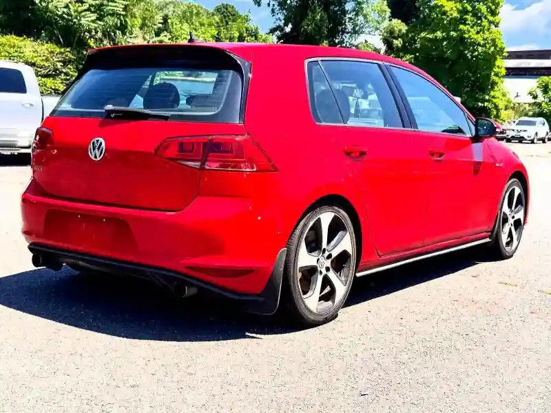 3VW547AU8HM004968 2017 VOLKSWAGEN GTI-3