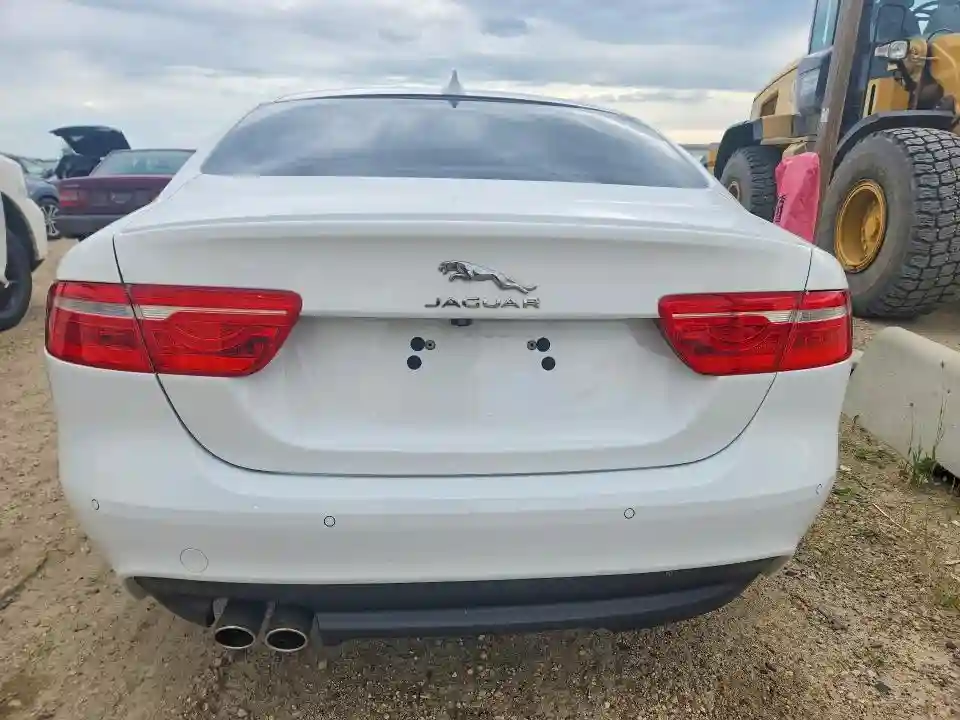 SAJAL4FN2JCP36736 2018 JAGUAR XE-5