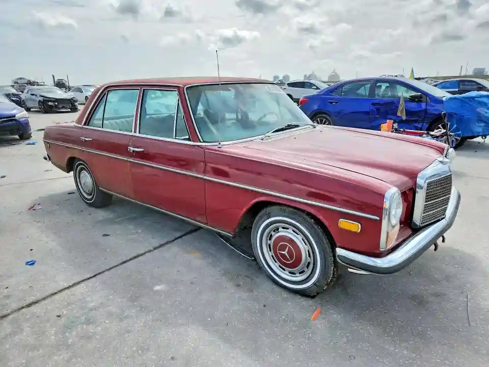 11401112008076 1972 MERCEDES C250-3