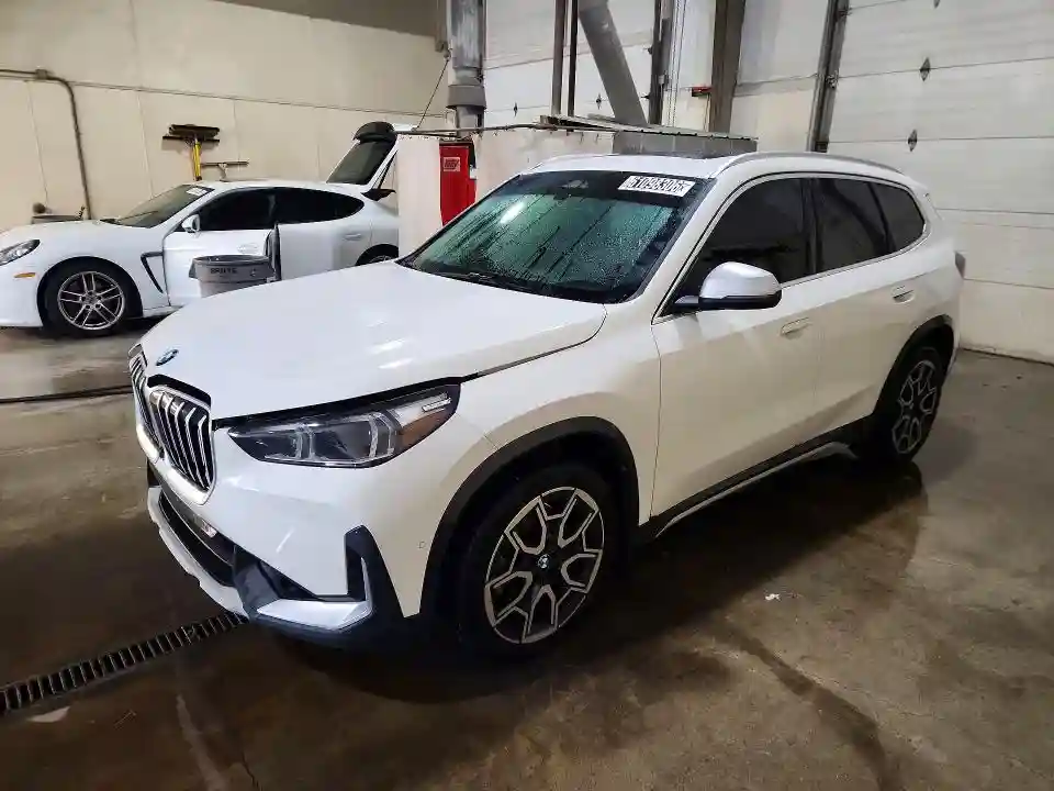 WBX73EF08R5Z38941 2024 BMW X1-0