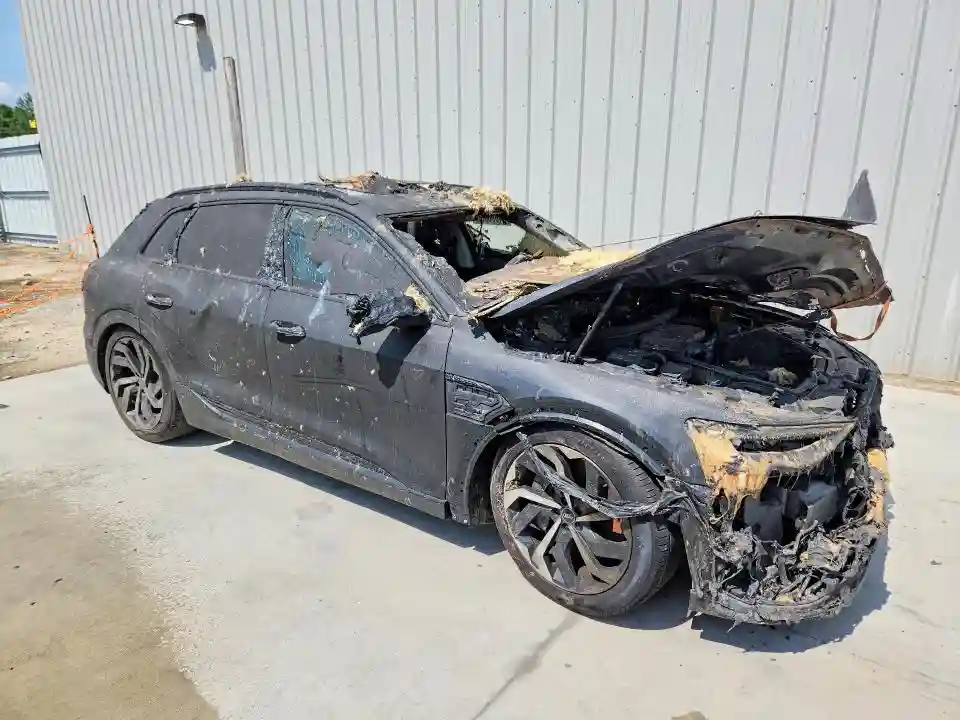 WA15AAGE5RB065478 2024 AUDI Q8 E-TRON-3