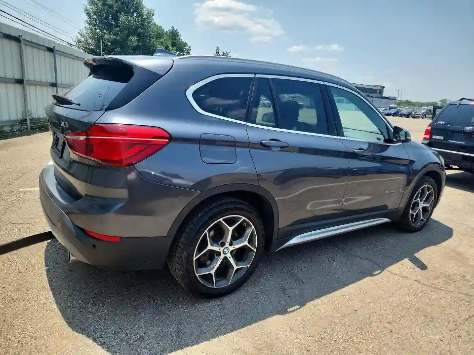 WBXHT3C30J5K25396 2018 BMW X1-2