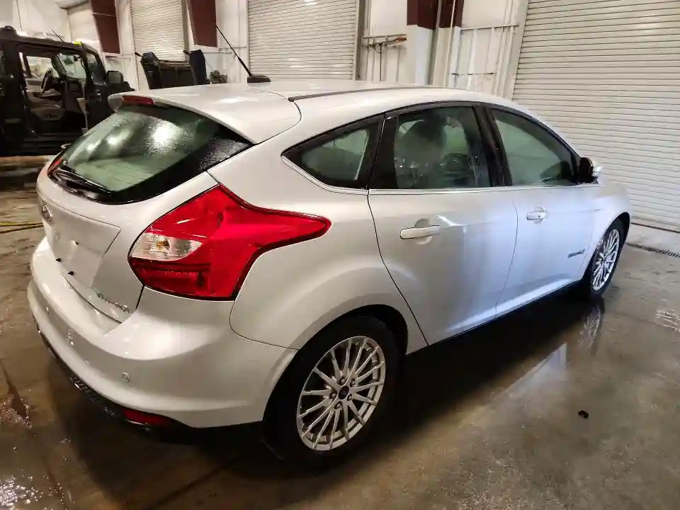 1FADP3R4XEL330308 2014 FORD FOCUS-2