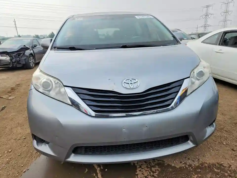 5TDKK3DCXES425089 2014 TOYOTA SIENNA-4