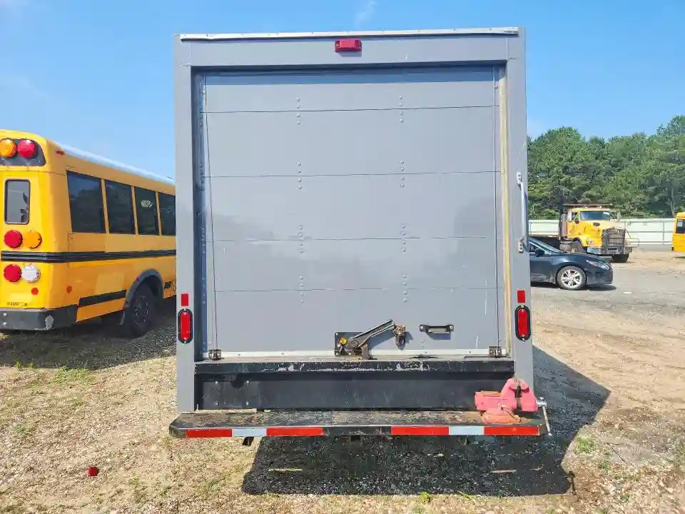 1GD07RFF8H1902389 2017 GMC SAVANA-5
