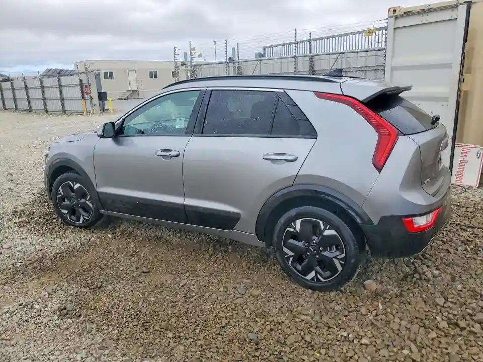 KNDCR3L1XP5045940 2023 KIA NIRO-1